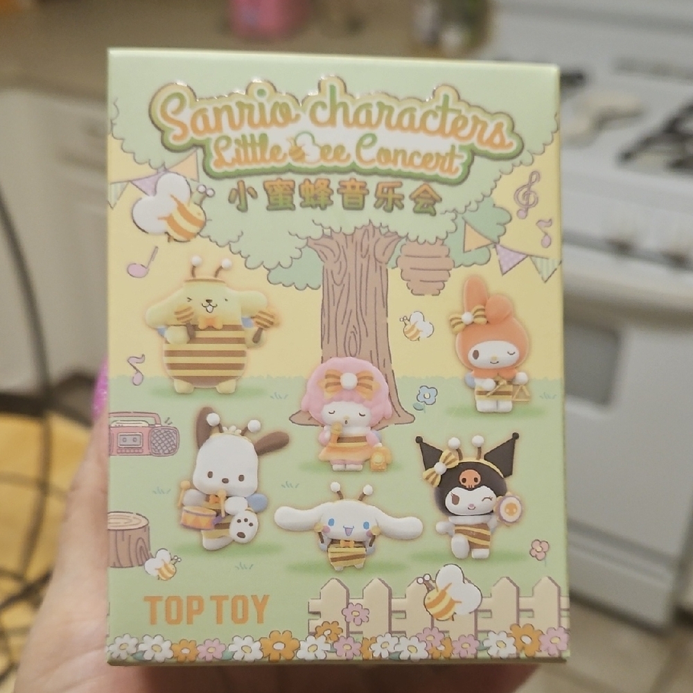 Sanrio Pastel Yellow & Pink Little Bee Concert Figure Set